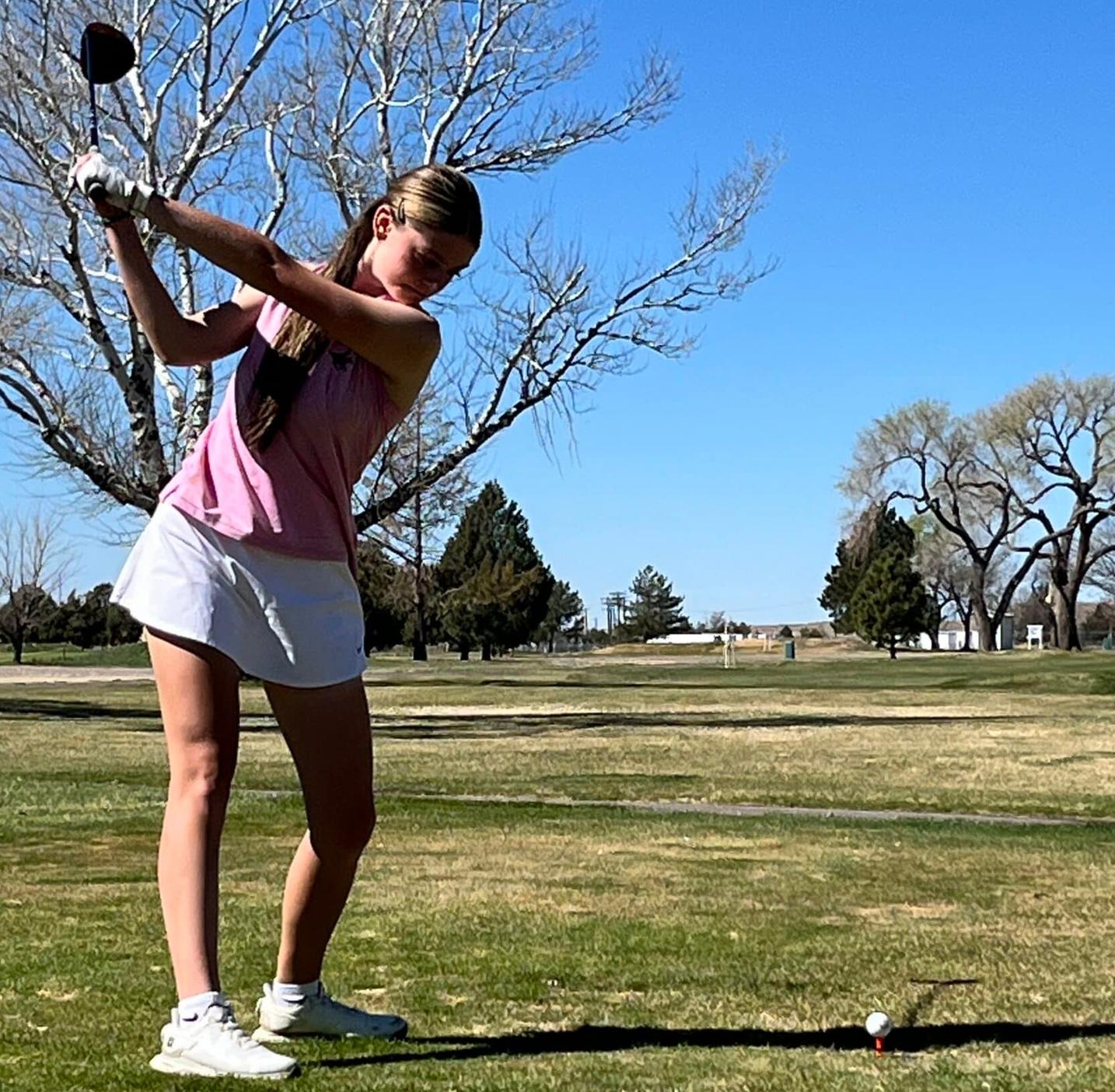 EWC golf teams sweep NJC tournament titles in windy conditions